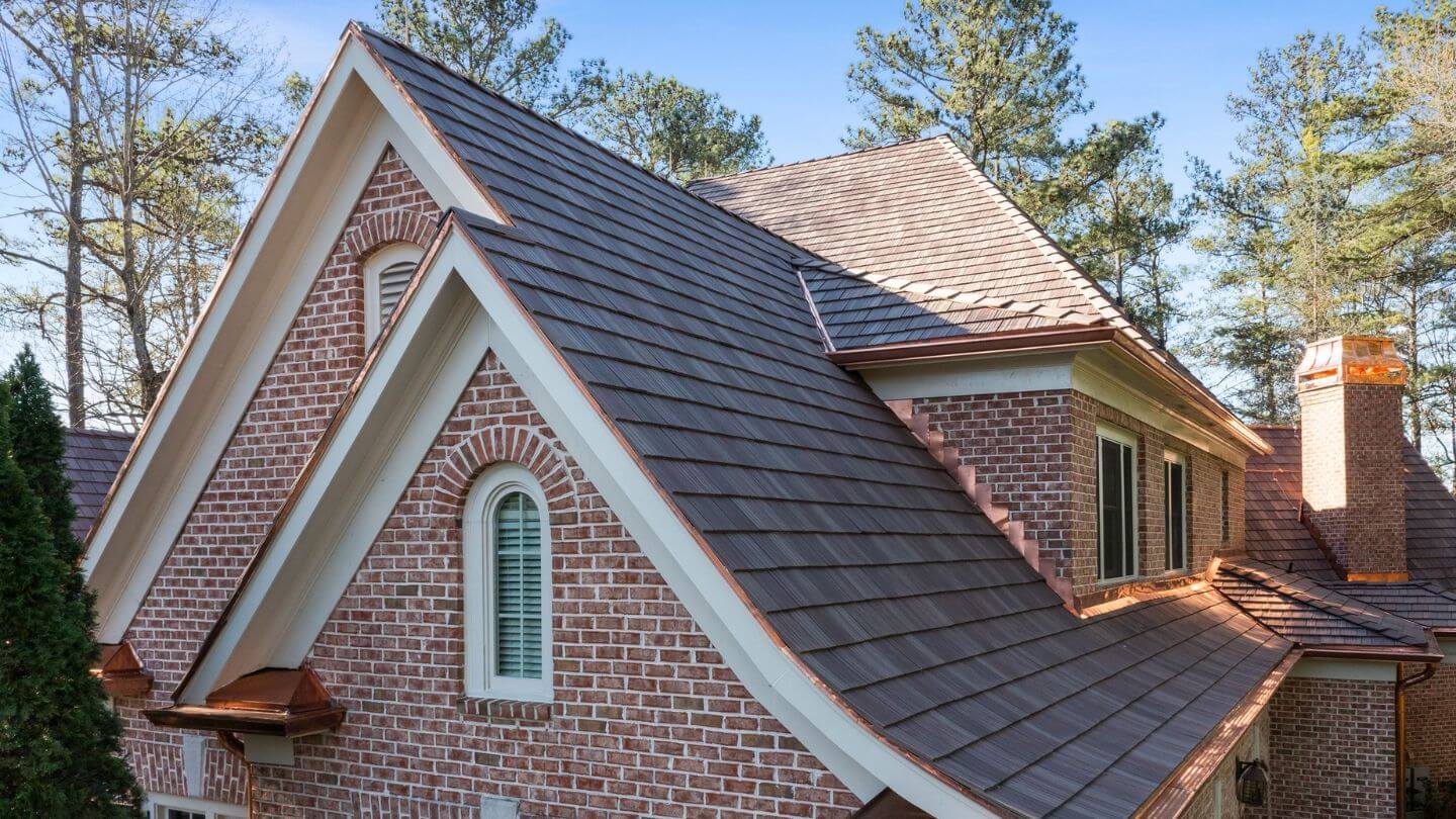 Key Factors in Deciding Between Roof Repair and Replacement