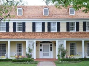 mr-roofer-of-atlanta-Wood-Shake-Shingles-House